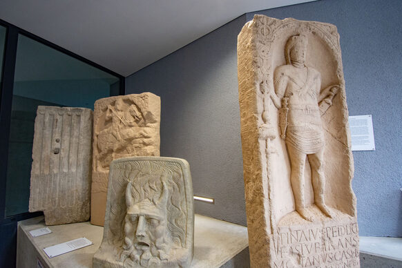 Römische Artefakte zu sehen auf der Projektionsfläche "Didinkirica"