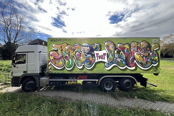 Graffiti auf dem Container im Reuterpark