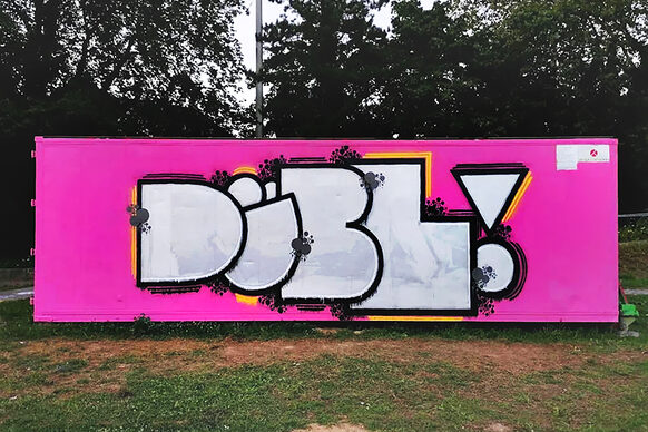 Graffiti auf dem Container im Reuterpark