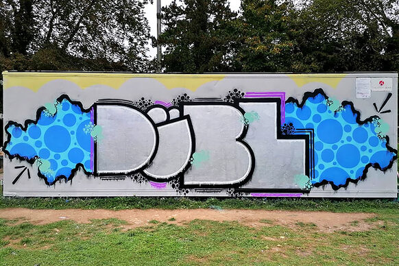 Graffiti auf dem Container im Reuterpark