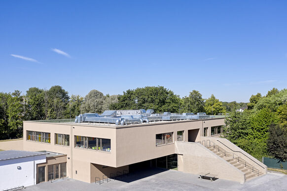 Ansicht der Bernardschule in Auerberg