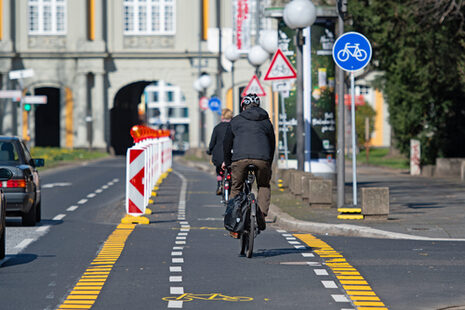 Radweg auf der B9