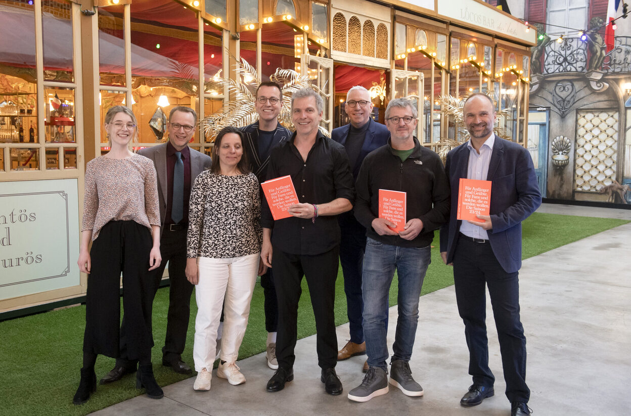 Das Team vom Beethoven-Orchester Bonn um Dirk Kaftan stellt sein neues Programm in Malentes Theater Palast vor. Mit dabei die Hausherren Knut Vanmarcke und Dirk Vossberg-Vanmarcke.