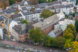 Luftaufnahme des Stadtarchivs mit Magazinneubau