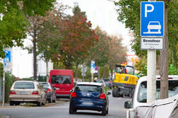 Parkausweise für Bewohner werden in den kommenden Jahren deutlich teurer.