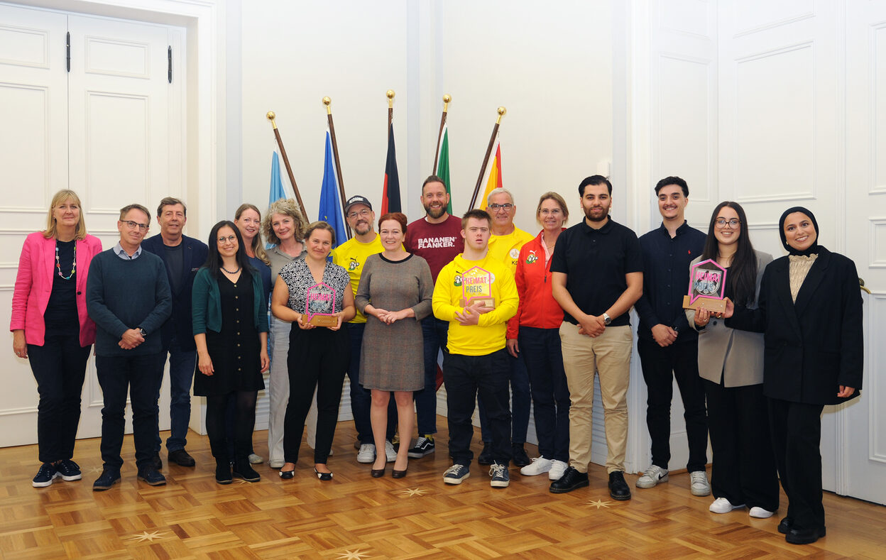 Gruppenbild bei der Preisverleihung des Heimat-Preises