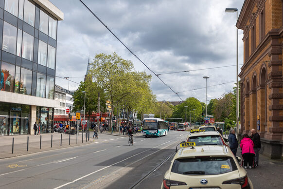 Das Foto zeigt den Blick von der Bahnhofstraße in Richtung ZOB