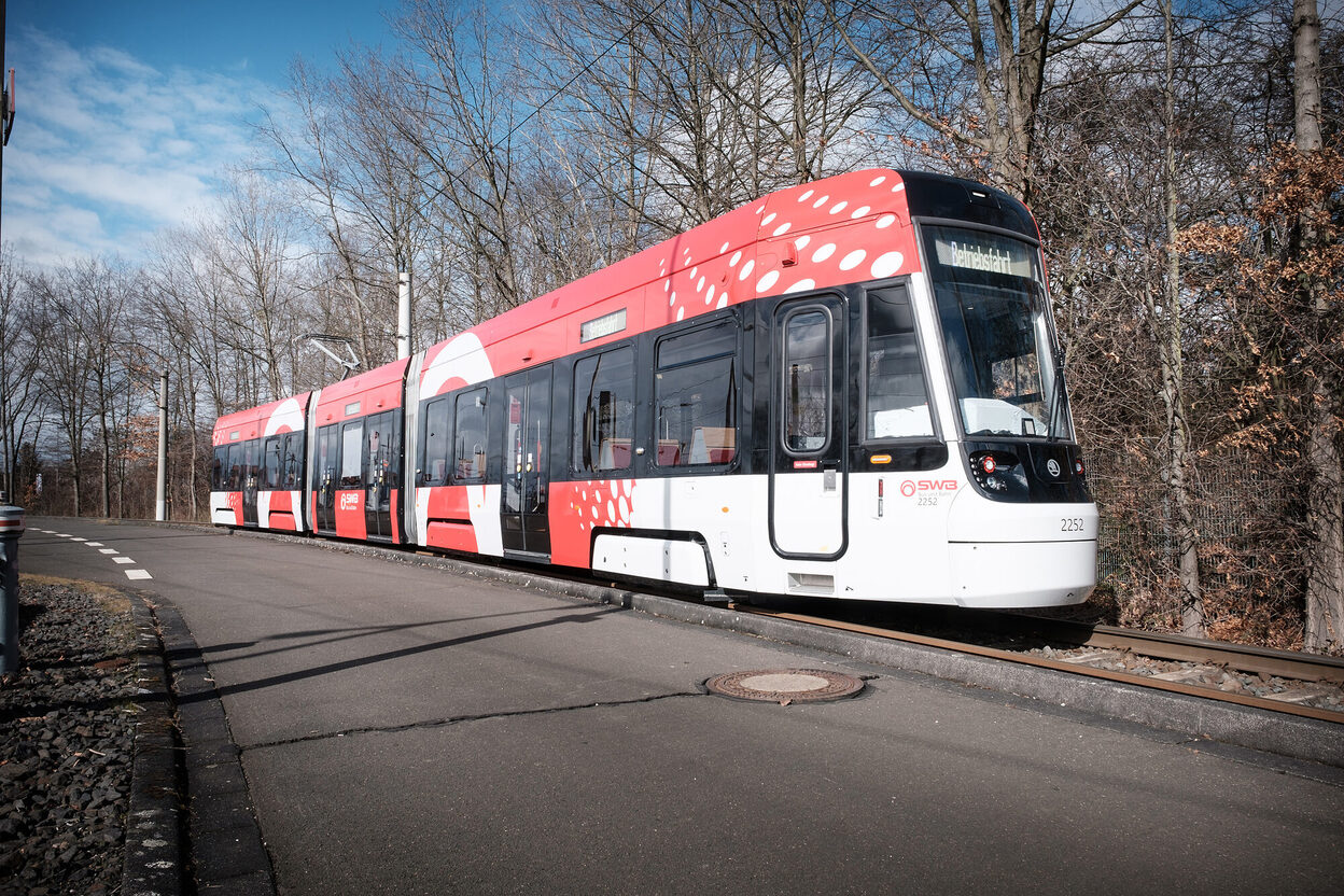 Eine der neuen Stadtbahnen auf einer Betriebsfahrt