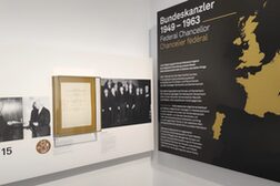 Blick in die Ausstellungseinheit "Bundeskanzler 1949-1963"